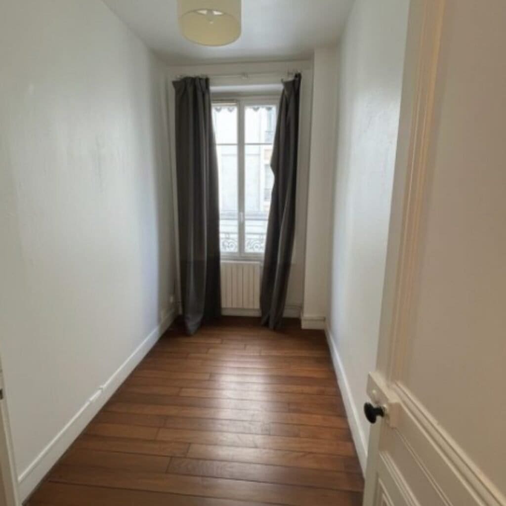 Instagram post from minuta.immo. This post is in position 6.